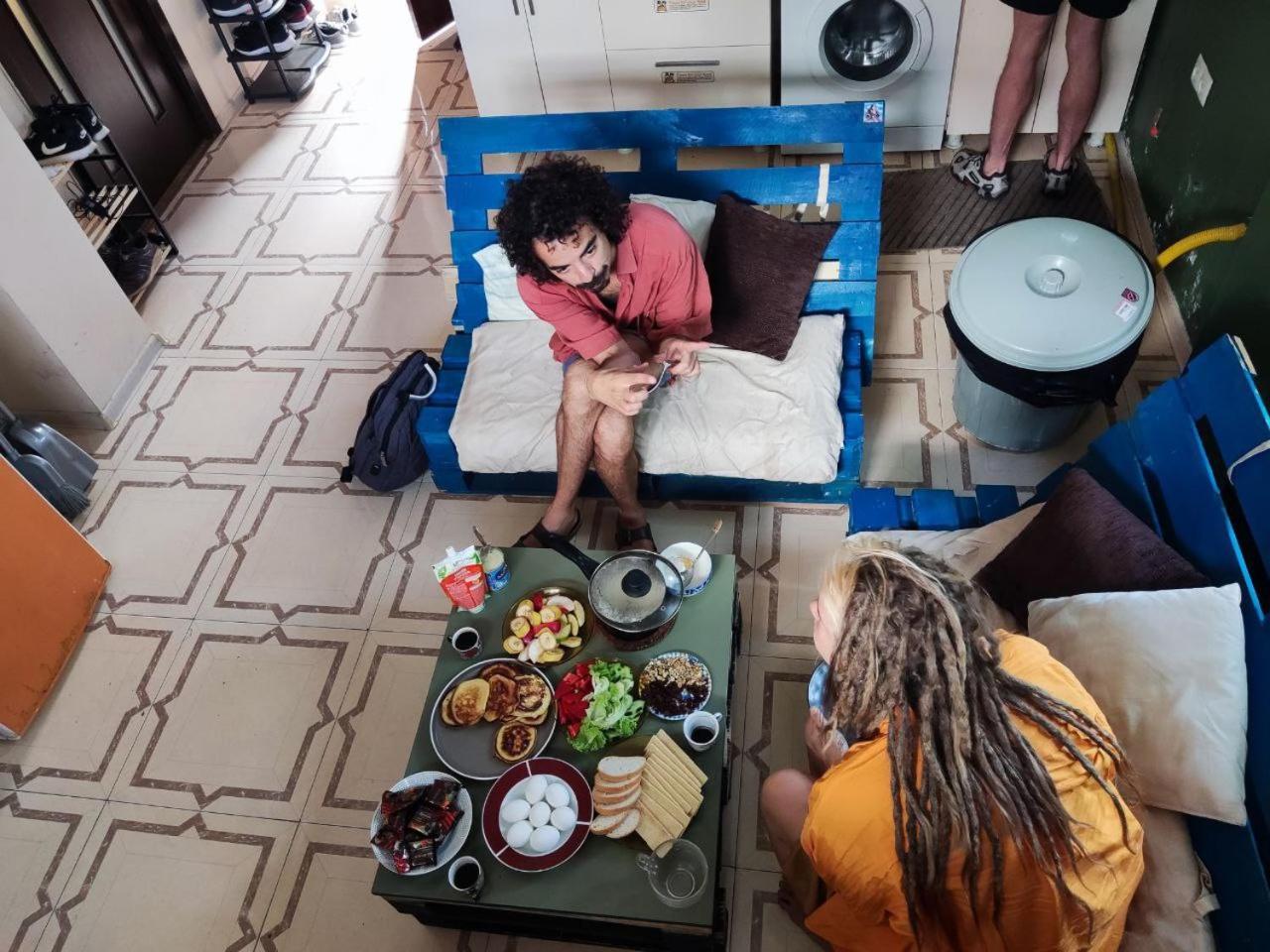 Harmony Backpackers Hostel Batumi Quarto foto